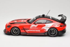 Mercedes AMG GT C190 Black Series Safety Car F1 2024 Minichamps 1:18 110032090 Métal — image 4 sur 8