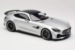 Mercedes AMG GT R C190 Argent Minichamps 1:18 155036025 Métal — image 4 sur 6