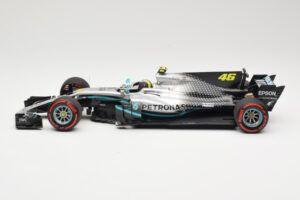 Mercedes AMG Petronas W08 V. Rossi Ride Swap Valencia December 2019 Minichamps 1:18 110191746 Métal — image 3 sur 6