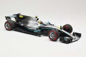 Mercedes AMG Petronas W08 V. Rossi Ride Swap Valencia December 2019 Minichamps 1:18 110191746 Métal — image 4 sur 6