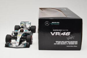 Mercedes AMG Petronas W08 V. Rossi Ride Swap Valencia December 2019 Minichamps 1:18 110191746 Métal — image 6 sur 6