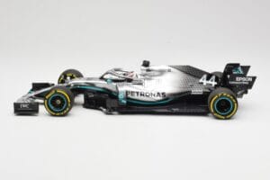 Mercedes AMG Petronas W10 #44 L. Hamilton F1 World Champion 2019 Minichamps 1:18 110190044 Métal — image 3 sur 6