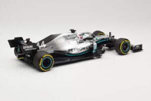 Mercedes AMG Petronas W10 #44 L. Hamilton F1 World Champion Dealer Edition 2019 Minichamps 1:18 B66960567 Métal — image 2 sur 7