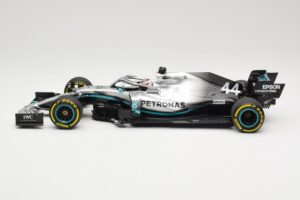 Mercedes AMG Petronas W10 #44 L. Hamilton F1 World Champion Dealer Edition 2019 Minichamps 1:18 B66960567 Métal — image 3 sur 7
