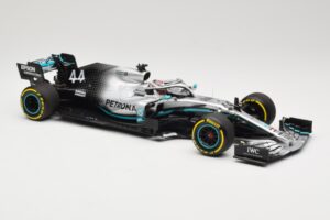 Mercedes AMG Petronas W10 #44 L. Hamilton F1 World Champion Dealer Edition 2019 Minichamps 1:18 B66960567 Métal — image 4 sur 7
