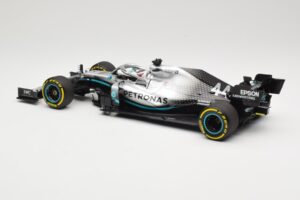 Mercedes AMG Petronas W10 #44 L. Hamilton F1 World Champion Dealer Edition 2019 Minichamps 1:18 B66960567 Métal — image 5 sur 7