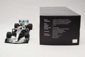 Mercedes AMG Petronas W10 #44 L. Hamilton F1 World Champion Dealer Edition 2019 Minichamps 1:18 B66960567 Métal — image 6 sur 7