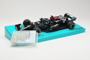 Mercedes AMG Petronas W12 E Performance #44 L. Hamilton Russian GP 2021 Minichamps 1:18 113211544 Métal — image 2 sur 6