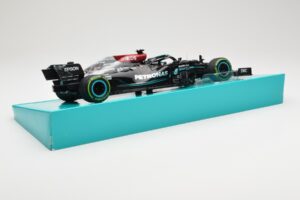 Mercedes AMG Petronas W12 E Performance #44 L. Hamilton Russian GP 2021 Minichamps 1:18 113211544 Métal — image 3 sur 6