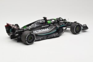 Mercedes AMG Petronas W14 E Performance #63 G. Russell Bahrain GP 2023 Minichamps 1:18 110230163 Métal — image 2 sur 6