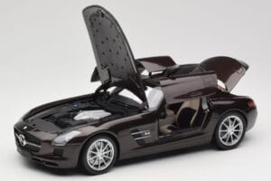 Mercedes AMG SLS C197 Brown Metallic Minichamps 1:18 100039028 Métal — image 2 sur 8
