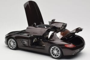 Mercedes AMG SLS C197 Brown Metallic Minichamps 1:18 100039028 Métal — image 5 sur 8