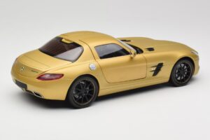 Mercedes AMG SLS C197 Or Minichamps 1:18 100039024 Métal — image 3 sur 8