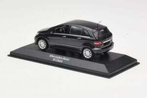 Mercedes B-Class W245 Cosmos Black Minichamps 1:43 B66962218 Métal — image 3 sur 4