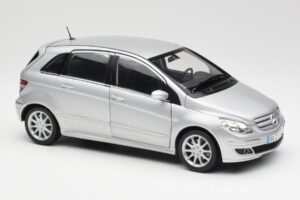 Mercedes B-Class W245 Argent Kyosho 1:18 B66962326 Métal — image 6 sur 8