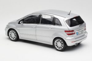 Mercedes B-Class W245 Argent Kyosho 1:18 B66962326 Métal — image 7 sur 8