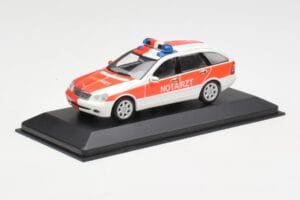 Mercedes C-Class S203 Notarzt Minichamps 1:43 430030190 Métal — image 2 sur 4