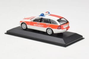 Mercedes C-Class S203 Notarzt Minichamps 1:43 430030190 Métal — image 3 sur 4