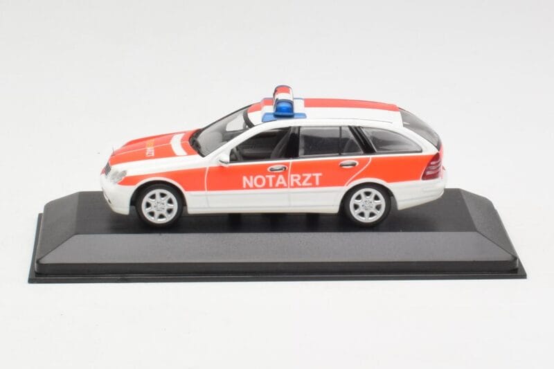 Mercedes C-Class S203 Notarzt Minichamps 1:43 430030190 Métal