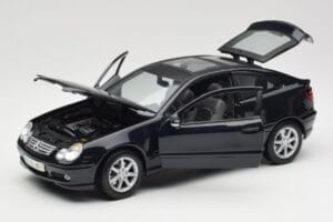Mercedes C-Class Sports Coupe CL203 Bleu Maisto 1:18 B66962124 Métal — image 2 sur 8