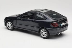 Mercedes C-Class Sports Coupe CL203 Bleu Maisto 1:18 B66962124 Métal — image 7 sur 8