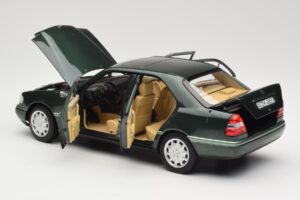 Mercedes C-Class W202 Malachite Green Norev 1:18 183372 Métal — image 3 sur 8