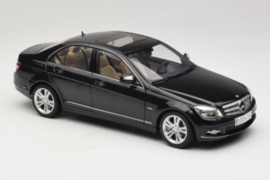 Mercedes C-Class W204 Obsidian Black AUTOart 1:18 B66962367 Métal — image 6 sur 8