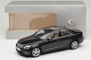 Mercedes C-Class W204 Obsidian Black AUTOart 1:18 B66962367 Métal — image 8 sur 8