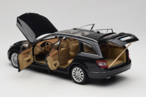 Mercedes C-Class W204 Break Obsidian Black AUTOart 1:18 B66962349 Métal — image 5 sur 8