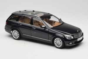 Mercedes C-Class W204 Break Obsidian Black AUTOart 1:18 B66962349 Métal — image 6 sur 8