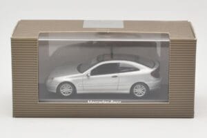 Mercedes C-Class W203 Sport Coupé Argent Minichamps 1:43 B66961916 Métal — image 4 sur 4
