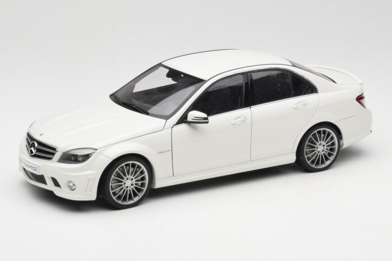Mercedes AMG C63 W204 Blanc AUTOart 1:18 72674-R1 Métal
