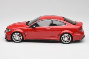 Mercedes AMG C63 W204 Rouge 2nd Choice GT Spirit 1:18 GT065-D1 Résine — image 3 sur 6