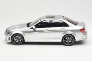 Mercedes C63 AMG W204 Argent GT Spirit 1:18 GT462 Résine — image 3 sur 6