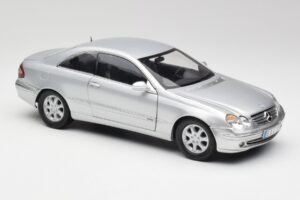 Mercedes CLK 500 C209 Argent Kyosho 1:18 B66962144 Métal — image 6 sur 8