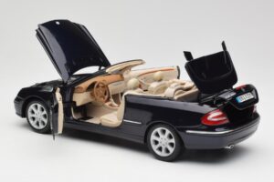 Mercedes CLK 500 W209 Cabriolet Bleu Foncé Métallique Kyosho 1:18 B66962174 Métal — image 6 sur 9