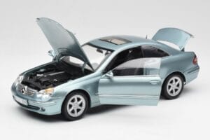 Mercedes CLK 500 W209 Bleu Clair Métallique Kyosho 1:18 B66962192 Métal — image 2 sur 8