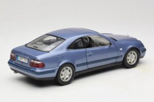 Mercedes CLK C208 Violet Anson 1:18 30330 Métal — image 3 sur 8