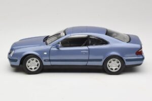 Mercedes CLK C208 Violet Anson 1:18 30330 Métal — image 4 sur 8