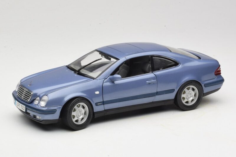 Mercedes CLK C208 Violet Anson 1:18 30330 Métal