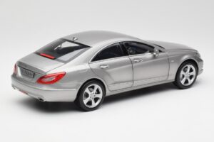 Mercedes CLS C218 Designo Alubeam Titanium Norev 1:18 B66961298 Métal — image 3 sur 8