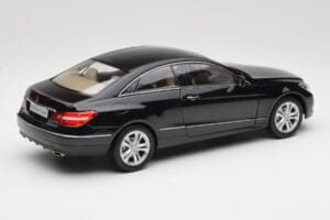 Mercedes E-Class Coupe C207 Obsidian Black Metallic Norev 1:18 B66962418 Métal — image 3 sur 8