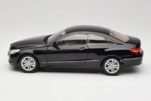 Mercedes E-Class Coupe C207 Obsidian Black Metallic Norev 1:18 B66962418 Métal — image 4 sur 8