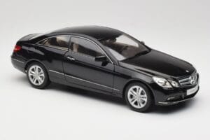 Mercedes E-Class Coupe C207 Obsidian Black Metallic Norev 1:18 B66962418 Métal — image 6 sur 8