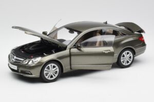 Mercedes E-Class Coupe C207 Titanite Gris Métallisé Minichamps 1:18 B66962419 Métal — image 2 sur 8