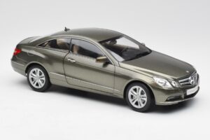 Mercedes E-Class Coupe C207 Titanite Gris Métallisé Minichamps 1:18 B66962419 Métal — image 6 sur 8