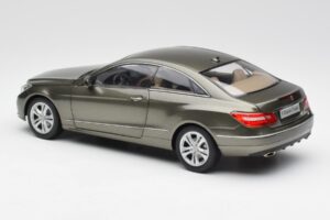 Mercedes E-Class Coupe C207 Titanite Gris Métallisé Minichamps 1:18 B66962419 Métal — image 7 sur 8