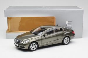 Mercedes E-Class Coupe C207 Titanite Gris Métallisé Minichamps 1:18 B66962419 Métal — image 8 sur 8