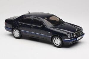 Mercedes E-Class W210 E320 Noir Sun Star 1:18 1151 Métal — image 6 sur 8