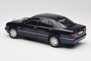 Mercedes E-Class W210 E320 Noir Sun Star 1:18 1151 Métal — image 7 sur 8